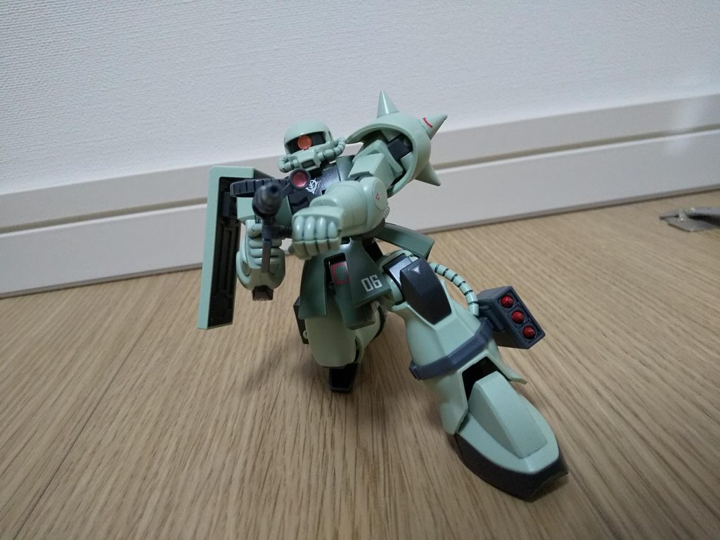 ミサイルポッドは水性ホビーカラーで塗装しました。