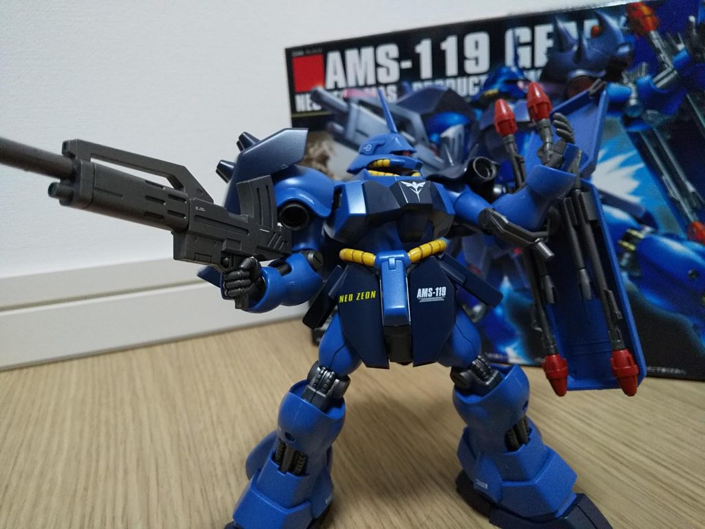 今回の反省点は、完成体組み立て前にトップコートを吹くのは良いが、関節部には吹き過ぎないこと、ですね。次回からは気を付けよう。撮影後色々と動かしたらねじ切れた箇所が出てしまいました。(せめて一方はポリキャップにしておいてくれたら…)　ヤクトドーガの肩シールドもそうですよね。あそこもめちゃくちゃ固い。