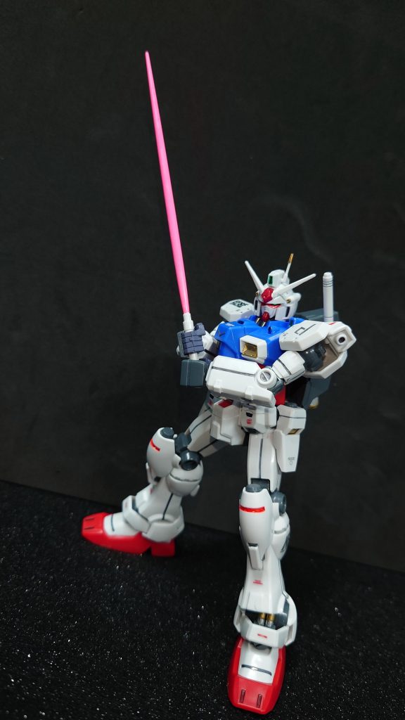 ビームサーベルは両手持ちギリギリでしたね。ガトーとの初対決の場面をイメージしました。