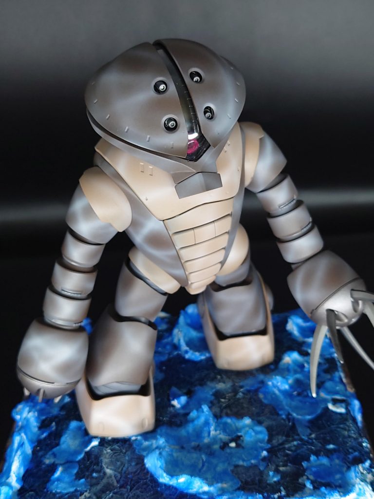 前回、ズゴックEの時に初めて水中迷彩したんですが、我ながら上手くいったので、アッガイにも採用しました。