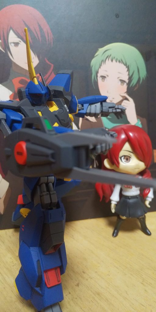 :右腕に装着してるビームライフルだ。ゲームのガンダムvsZガンダムだと貯め撃ちが出来るんだよな。