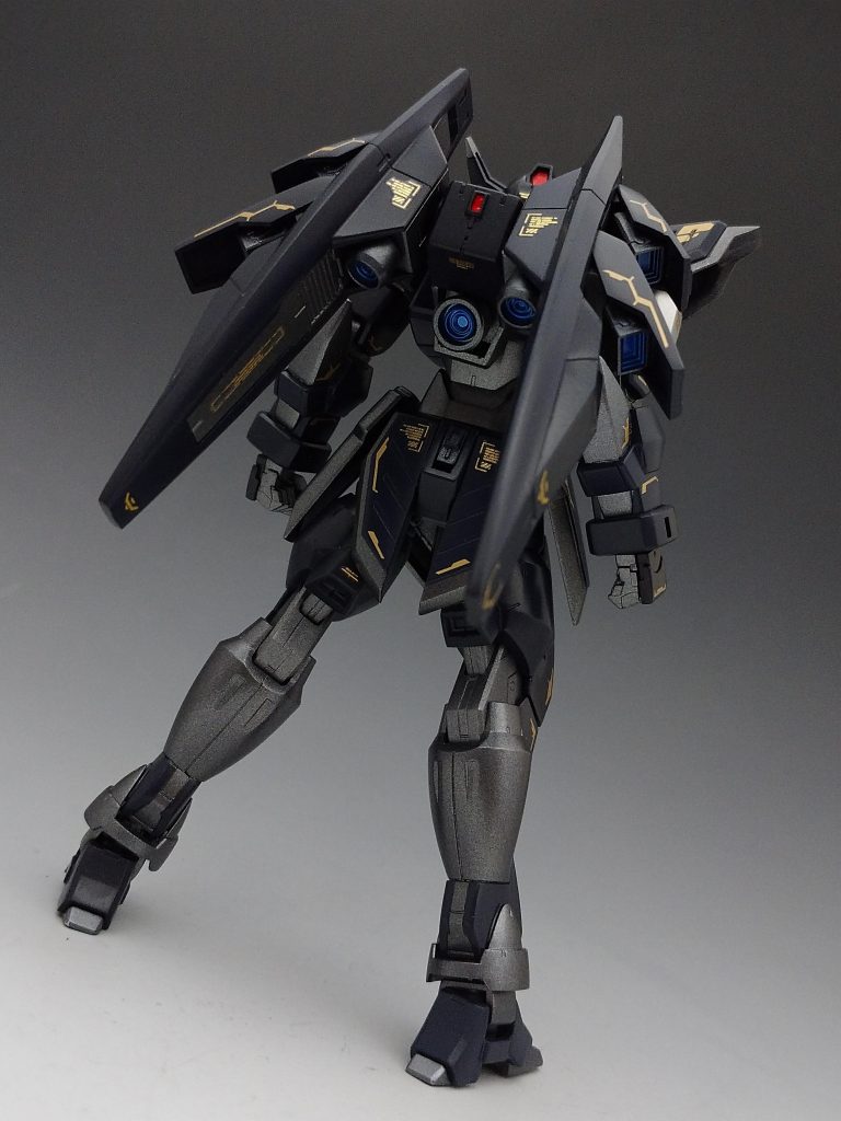 背後からパチリ。青いスラスター口が最近のお気に入りです。