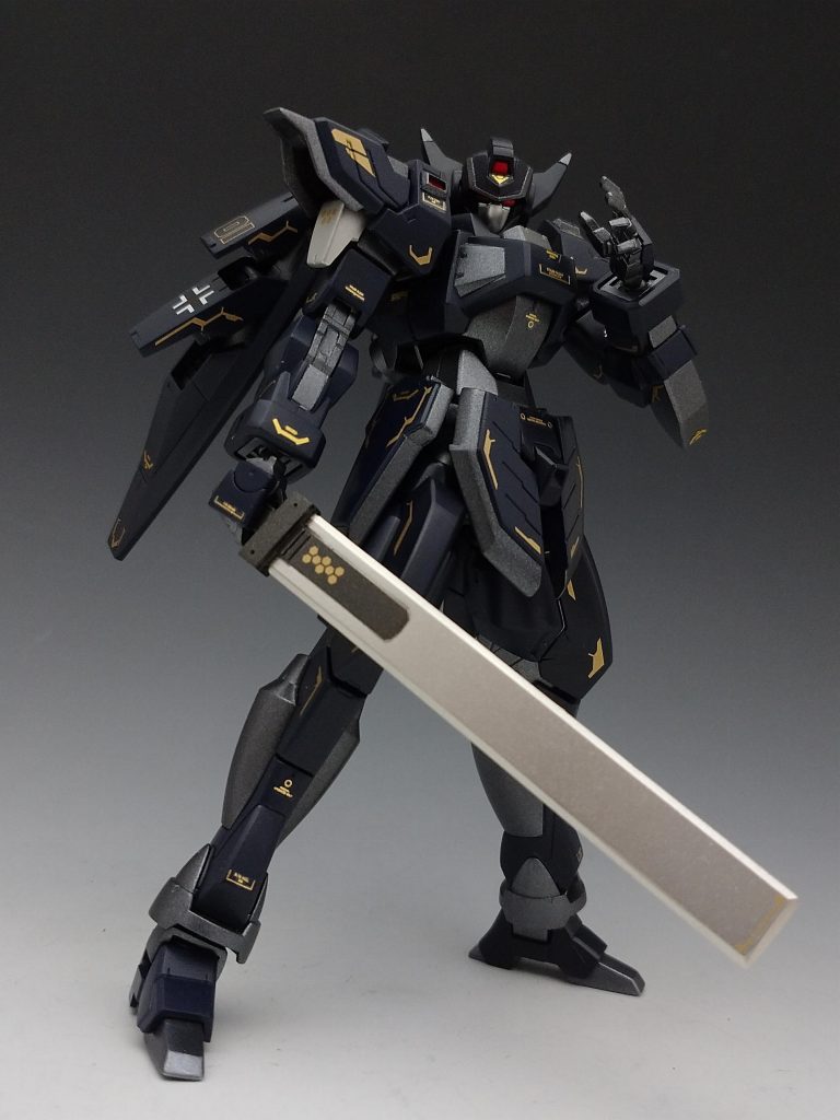 こちらの剣は処刑人の剣をイメージして製作しました。ただまぁ相手MSの首を切り落としても「たかがメインカメラをやられただけだ！」と反撃してくる天パもいるので気が抜けないと思います(笑)