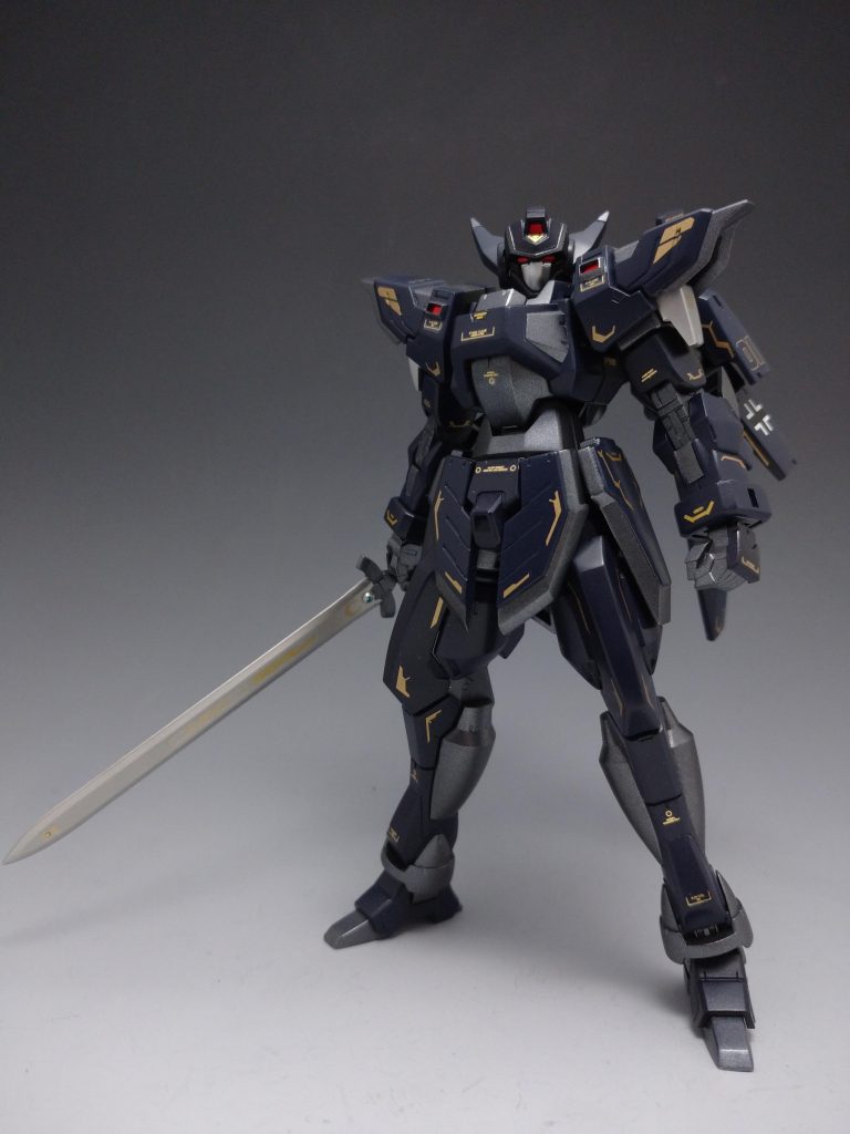 上官ポジという事なので派手目にいきました。試してみたかったゴールドのデカールを貼ったり武装も剣だけという有り様です。 