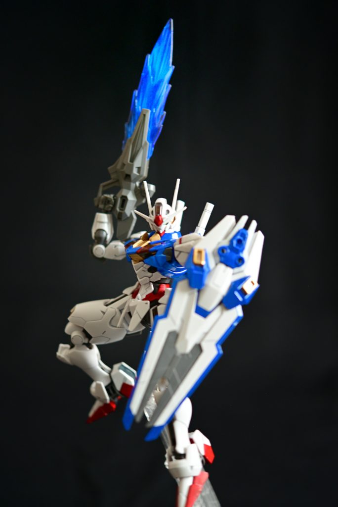 全体写真ブルーはインディーブルーをベースにちょっとミックスした色です。黄色はゴールドに変えて、赤は紅色(日本海軍機用)で塗りました。