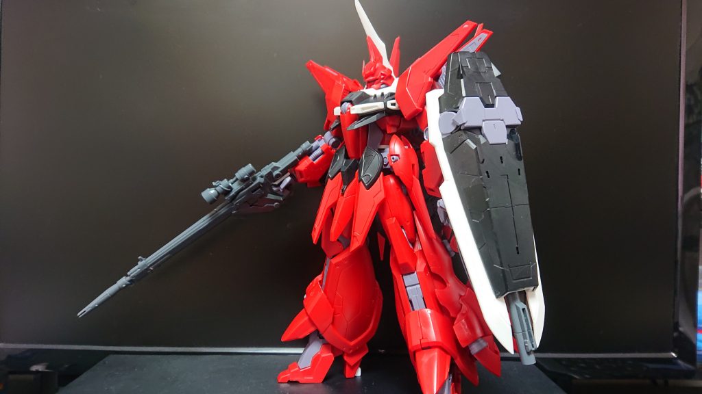 先ず七式ガンプラ部さんの７つの改修ポイントを実施しました。https://www.youtube.com/watch?v=L5VYVnvfXQ0&feature=share&si=ELPmzJkDCLju2KnD5oyZMQライフル切断箇所を変えてみたりシナンジュのリアスカートを採用したり、少しアレンジしたところがあります。