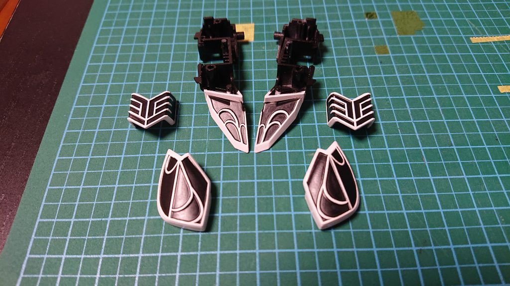 エングレービングはエナメル拭き取りです。