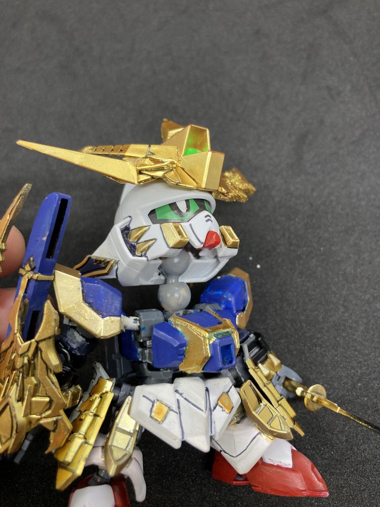 首は球体関節を2つぶち込んであります人間で言う後頭隆起のc2 とc5の頚椎を意識して作ってみました(いきなり本業の専門用語)元々関節構造は人体の関節構造を参考にして考えるようにしています