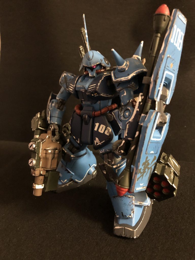 シールドはギラ・ドーガのやつっぽく