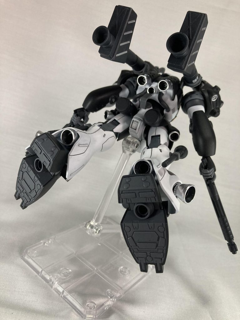 スラスターノズルだらけで好きな背面、これだけあれば装甲盛っても動けそう