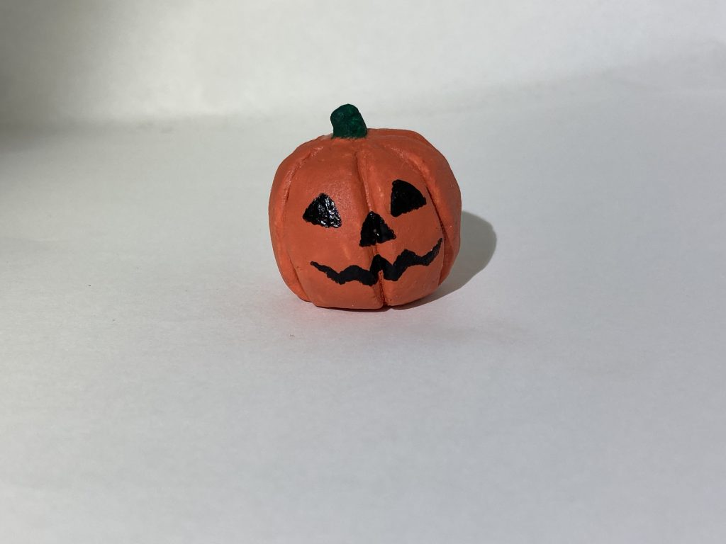 かぼちゃは粘土で作りました。