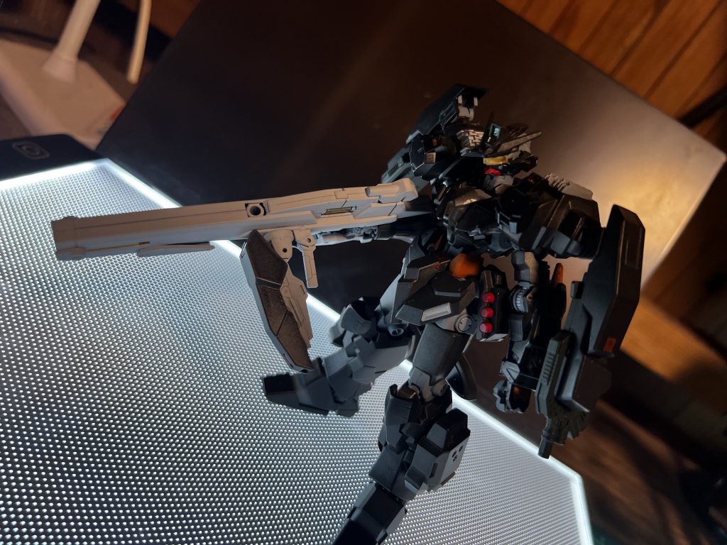 ロングレンジバズーカ長距離のビームバズーカとして使えるのはもちろん砲身の下部を補強して一応鈍器としても使えるように設定これはAEG3から拝借