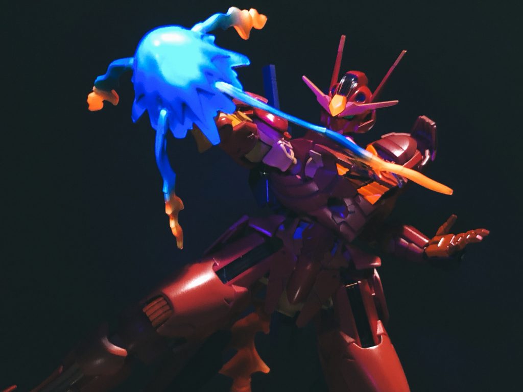 もちろんブラックライトで光ります。グラデーションするため元の色も少し残したんですが正解でした。個人的には綺麗だと思います!!