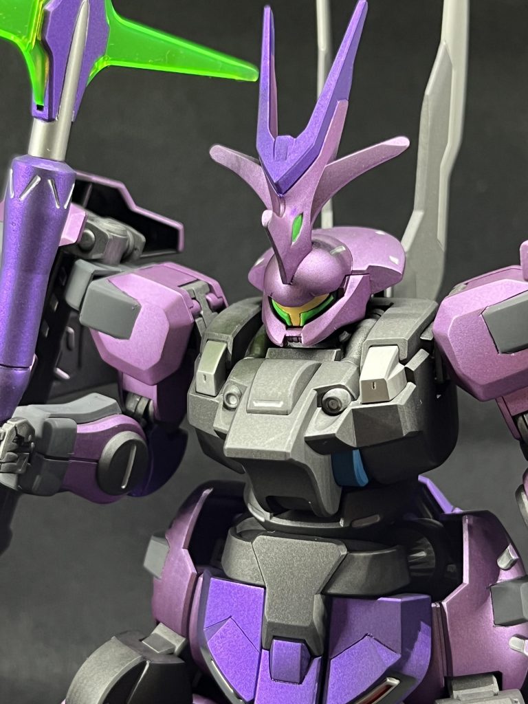 マスキングによる塗り分けは、自分にしてはかなり上手く出来たんですが、その前段階の彫り起こしで線がガタついていて、塗ったことで目立ってしまいました。やり始めたばかりとは言え、まだまだ修行です。