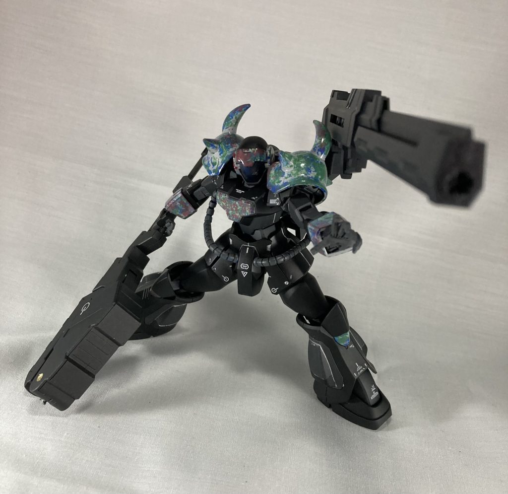 ストロングフォーム、パワー重視でゴリ押しするフォーム。武装は恐竜の頭みたいなレンチと大型キャノン