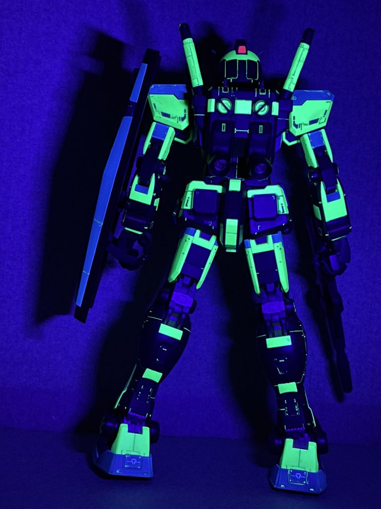 ブラックライトを当てるとこんな感じになります！リサーキュレーションカラーは結構イジると楽しいのでまた製作すると思います！