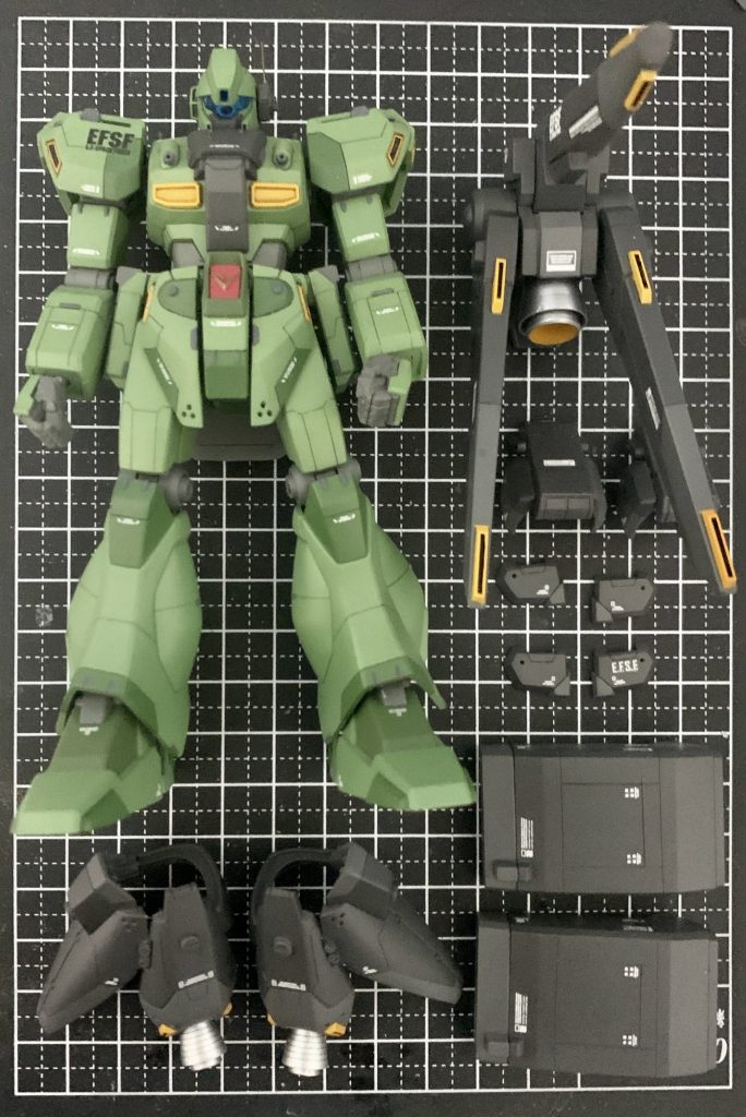 素体のジェガンと増加装甲をバラして撮影