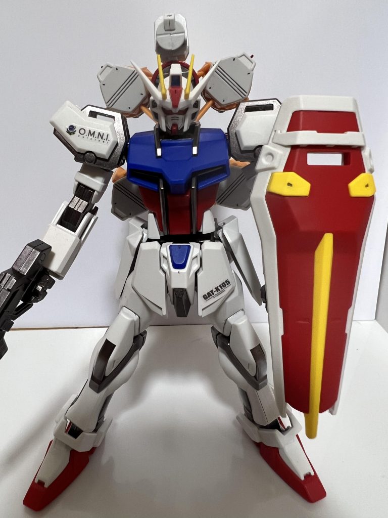 今回はメタルビルド風ということで関節部分にガンダムマーカーのガンメタリックを使っい、他の部分にはつや消しを吹きました。