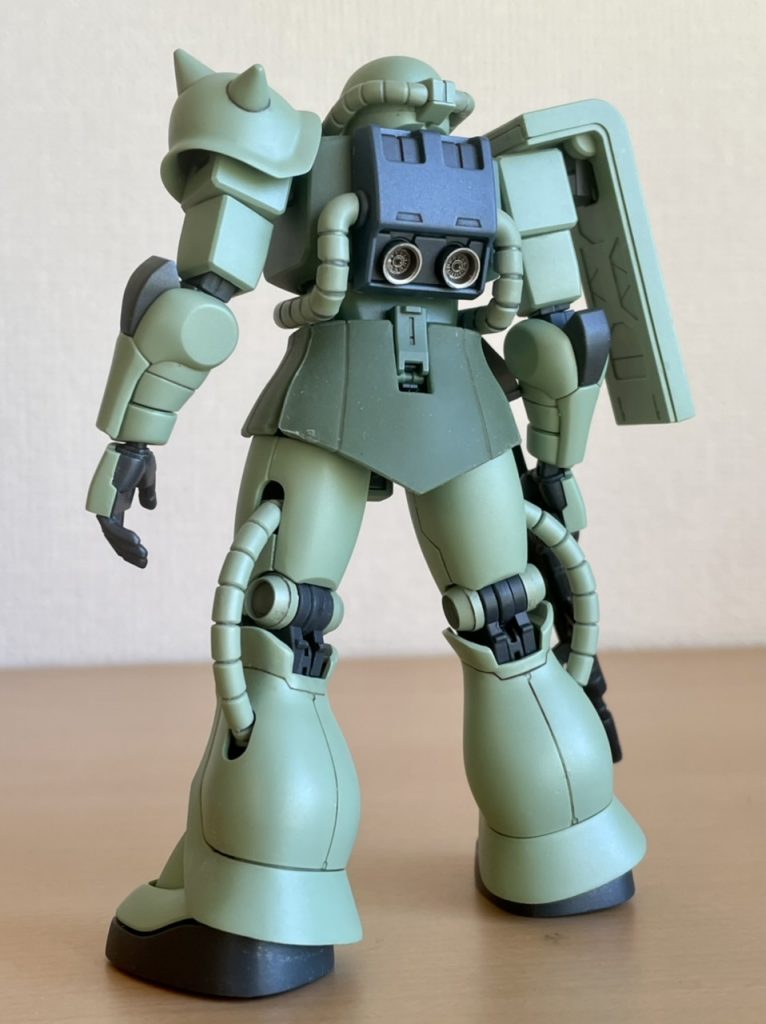 バーニアはMG2.0のイメージで浅い物に交換。膝横の丸は、元の部品を輪切りにして市販の丸バーニアと組み合わせたモノに。今回、数少ない塗装部分です。