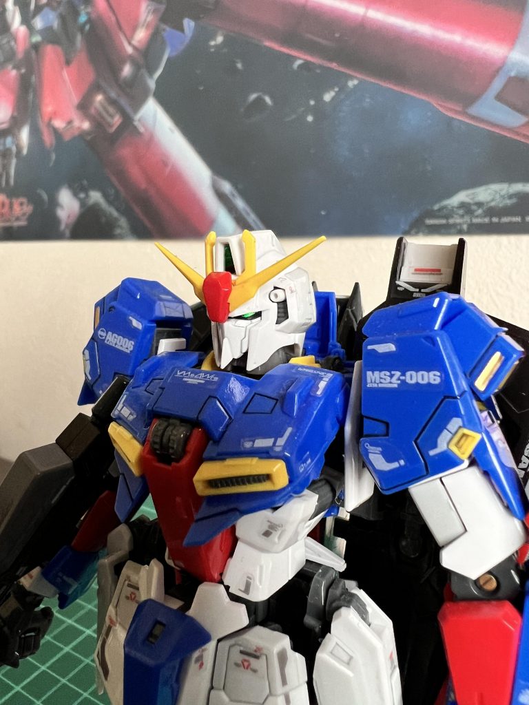 素組終わった後に変形させたら足の付け根が割れたので、あまり動かせなくなりました。二度と変形させません。墨入れ、付属デカール、光沢トップコートで作成しました。ご覧いただきありがとうございました😊