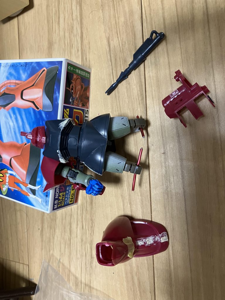 HGリーオー＝腕、腿、体ゲルググキャノン（旧キット）＝頭、身体、肩、足、ランドセル拳はオリジンの余剰パーツです。