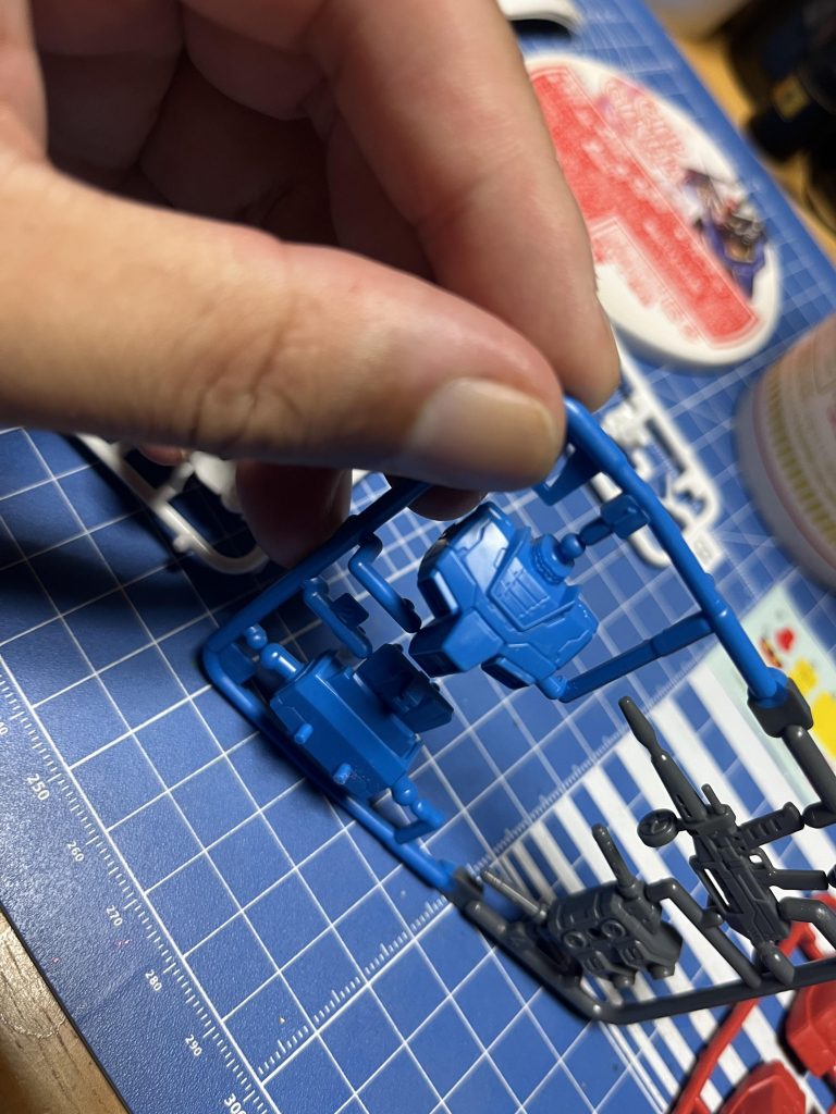 よく見るとなかなかの鬼ディティールです…HGにも引けを取らんぞ…と言うことで割とやる気が出ましたw