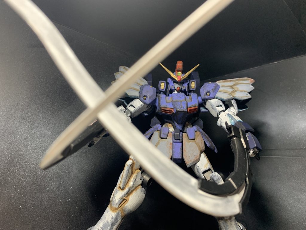 可動範囲が少し狭いのと、塗装が剥がれるのが怖くてあまり大きく動かしてませんが、大きくてボリュームがあり個人的には満足してます。