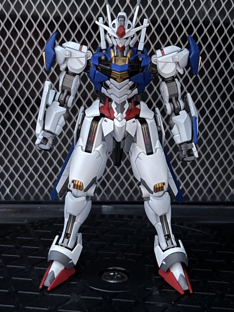 ということで、最新キット『ガンダムエアリアル』でした。初めて設定以上に色を足したり、苦手なマスキングに挑戦しつつ塗り分けをしたりと、今作も大変ながら楽しく作れました。あとは、ビット用のエフェクトスタンドと公式デカールの発売待ちですね。それにしても、程良い作りごたえと作り易さ、可動域も広く色分けも充分、武装も秀逸で立ち姿だけでもカッコ良いデザイン。これで1400円？バンダイさん頑張りすぎですよ！皆さんも是非作ってみてください！　ここまでご覧いただきありがとうございました。コメント等いただければ嬉しいです！