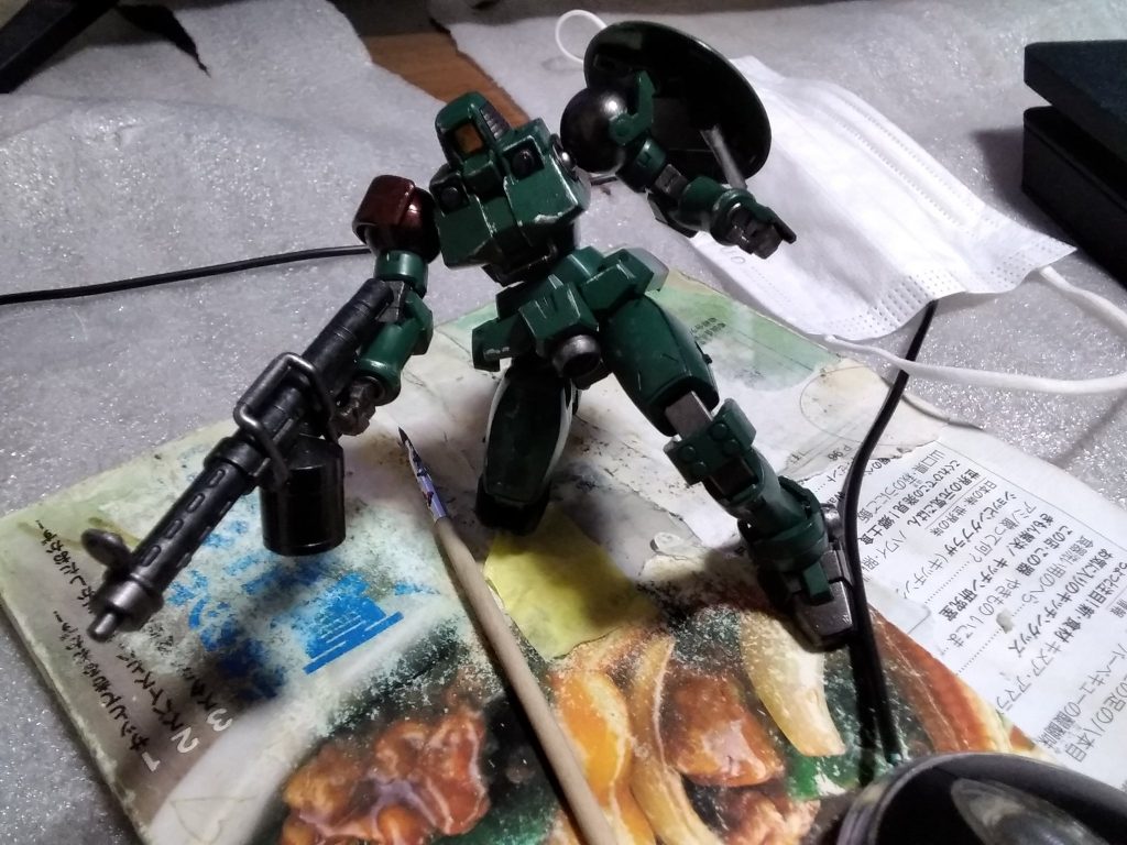 肩が赤いのはギルガメス宇宙軍第10師団メルキア方面軍第24戦略機甲歩兵団特殊任務班X-1のパクリです。