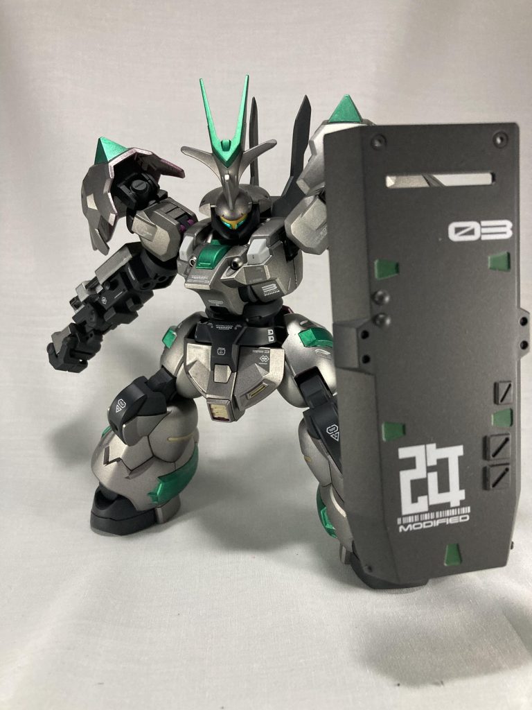 大楯、やはり防御力が高そうなディランザにはこういう無骨な大楯が似合う