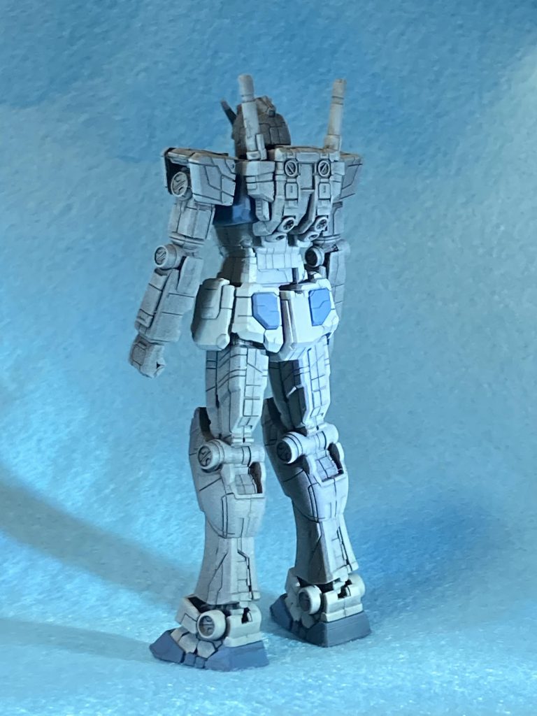 各社の3Dモデルが専用ケース内に納められ、地球連邦軍上層部、ティターンズ関係者、開発局技術者による審査後投票が行われた。結果、地球連邦軍系企業タキム重工MSへの投票が大多数となりアナハイムは敗退となった。