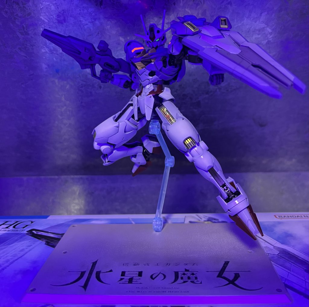 怪しく光る目！