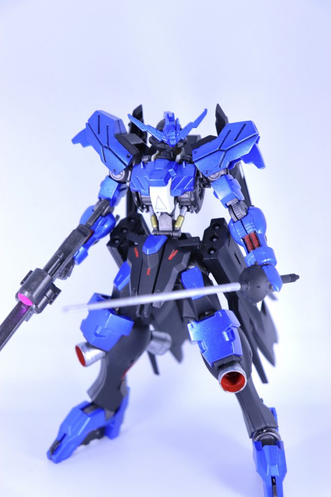 正面ご覧の通り、合わせ目処理などは一切しておりません。というよりか合わせ目消し技術が足りませんで、、。前腕の塗り分けは完全に忘れてました。撮影の時に気づくという失態。かっこいいからこれもありです。