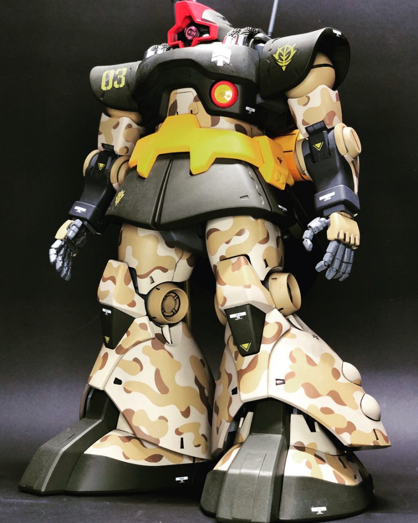 三色塗り重ねて迷彩柄