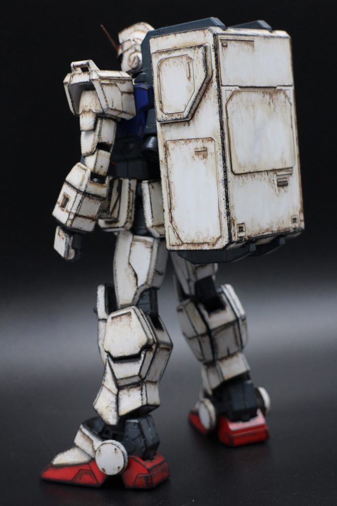 背負っているコンテナの両サイドにも扉を追加し、中身が取り出しやすいようにしました。というイメージです。