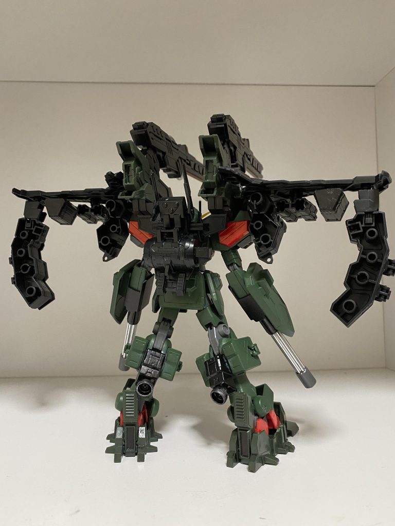 リア両足にMSバーニアをつけて機動力を気持ちアップ(´∀`)コマンドパッケージのガトリングやミサイルの肉抜き部分の穴埋めは割愛でw