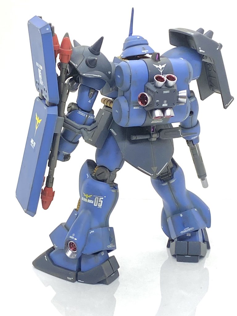 塗装箇所とカラーレシピバーニア外部、ビームマシンガン先端部→(ガイア)フレームメタリック(2)バーニア内部→(タミヤ)エナメル・クリアーレッド75%+クリアー25%動力パイプ→(クレオス)旧ガンダムカラーオーカー1関節、メカ部、装甲裏等→(ガイア)メカサフライト左肩ショルダーアーマー、バックパック合わせ目部分→(クレオス)ミッドナイトブルー膝、右肩合わせ目部分→(クレオス)インディブルー50%+コバルトブルー30%+パープル10%+ホワイト5%+ブラック5%