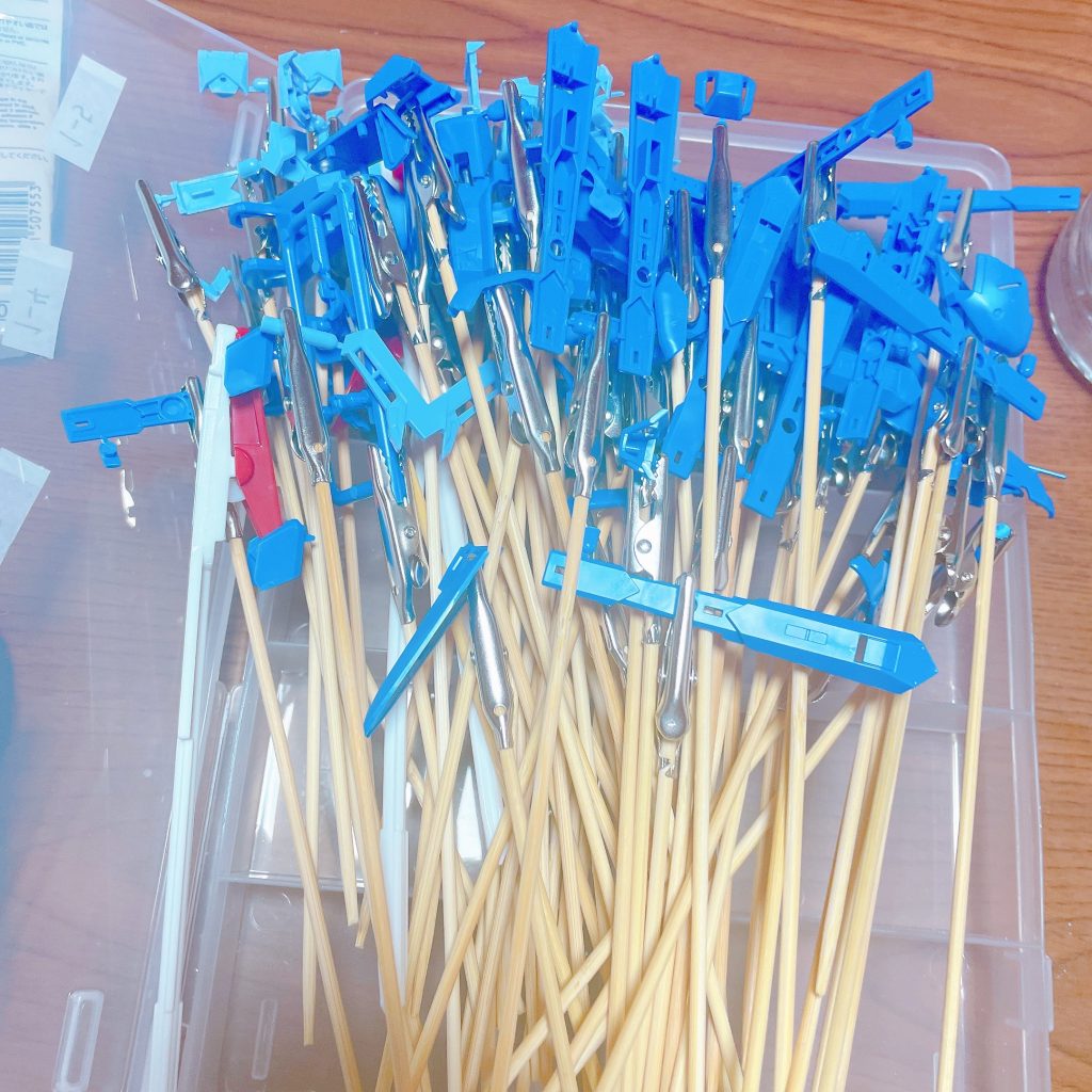 初の塗装だったからこんな感じに準備したけど、アンダーゲートでもゲート処理してから塗装したほうがもっとキレイになるね…！w次塗装する時は気をつけます！！