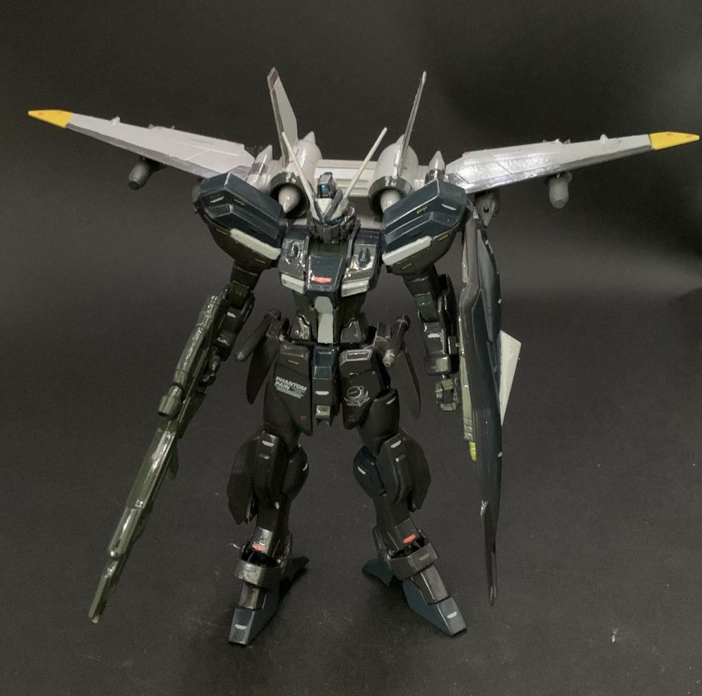 今回はストライクノワールとサンダーボルトの市販デカールを半々ずつ使って完成させました