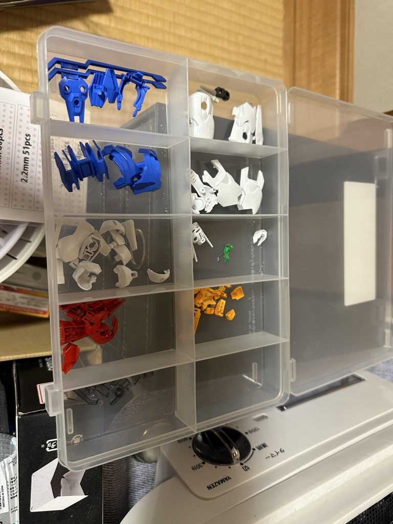 塗装過程。好みのカラーリングにしたら彩度高くなりがち笑