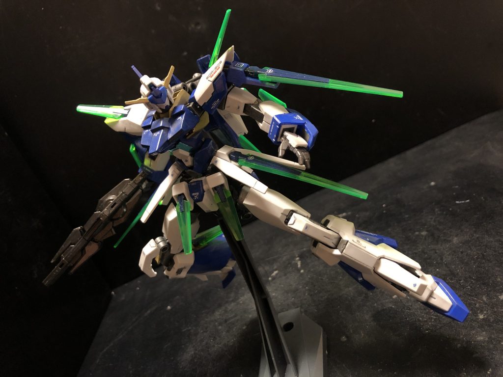 大破したガンダムAGE−3のデータを基に改修し、Xラウンダー用の特殊兵装である“Cファンネル”を装備した、“ガンダム”の究極進化形態。ゆえに戦闘データを蓄積していくAGEシステムは搭載していない。FXとは、“Follow Xラウンダー”の略。投資とかの事はわからないがそっちとは関係ない。そっちが気になる方は、株とFXの違いで検索すればいいんじゃないかな?