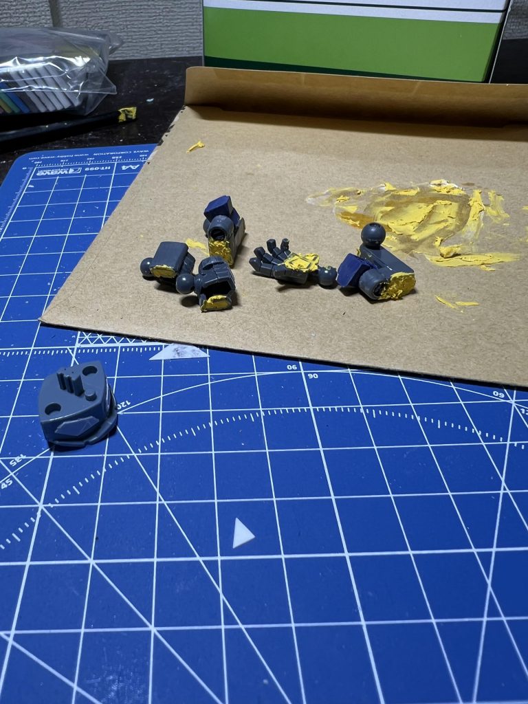 関節、ハンドパーツ埋めてます