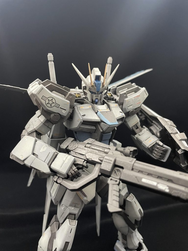 今にも空母から飛び立ちそうな凛々しい顔立ちです。