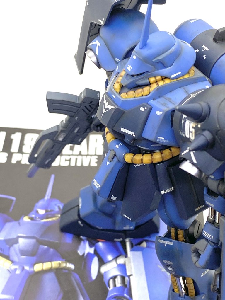 最後は説明書と。シナンジュとロトを結構無理して作ったので燃え尽きてしまい(笑)、最初はやる気が出ず、デカール貼りの時が一番ピークだったのですが・・・完成に近づくとヤル気が出てくるというのは現金な物だと思います(笑)。レズン機は成型色が大変素晴らしく、完成しますと明らかに量産型よりカッコいいですから何機も作りたくなってしまいました。今回は明確なエース機という設定もありますから、それをイメージして貫禄が出る様に汚しを施し、それは上手くいったと思います。これでCCA名義のHGUCの残りはリ・ガズィだけなのですが、このガンダムもどき(笑)はBWSという大きい付属品がある為にνガンダム並みに手強いと思いますが・・・11月に作る予定なので早く完成させて全部並べたいですご覧して頂きありがとうございました。