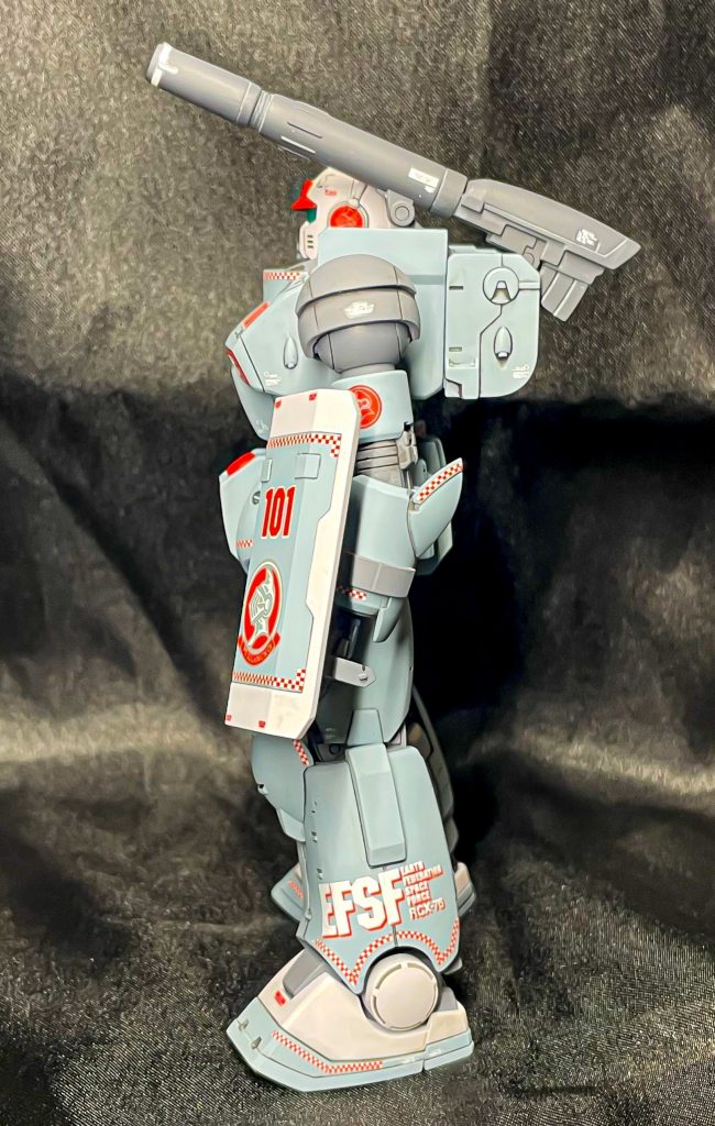 隊長だけ自己主張が激しい哀しいモビルスーツ。