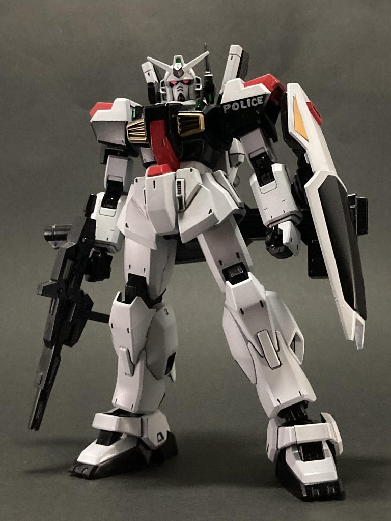 警察なのでツインアイはサイレンをイメージして赤色にしてみました🚓