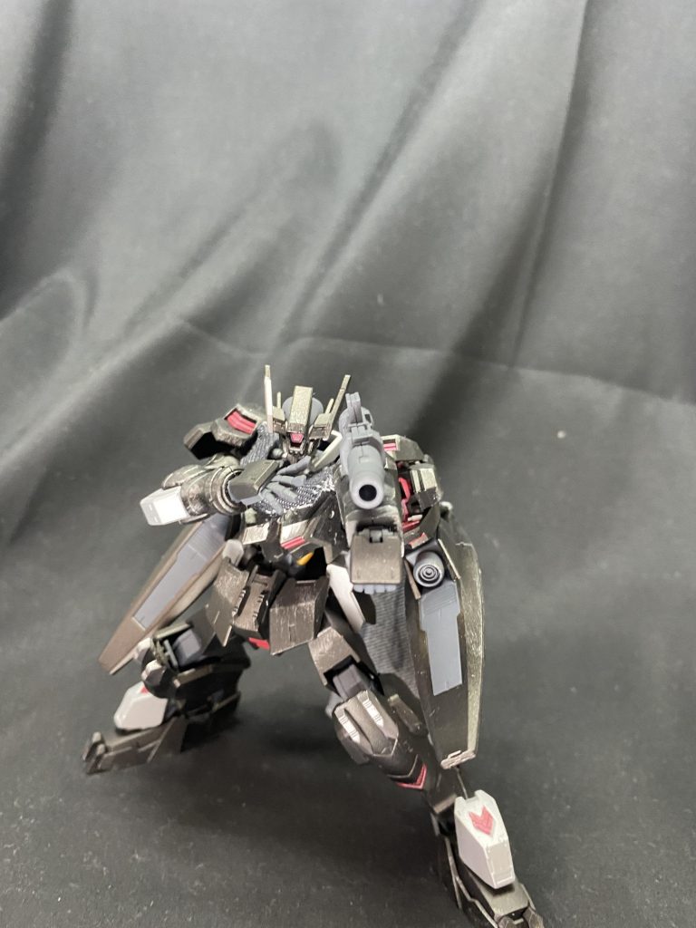 隠し球である左手の義手の大砲も再現してみました