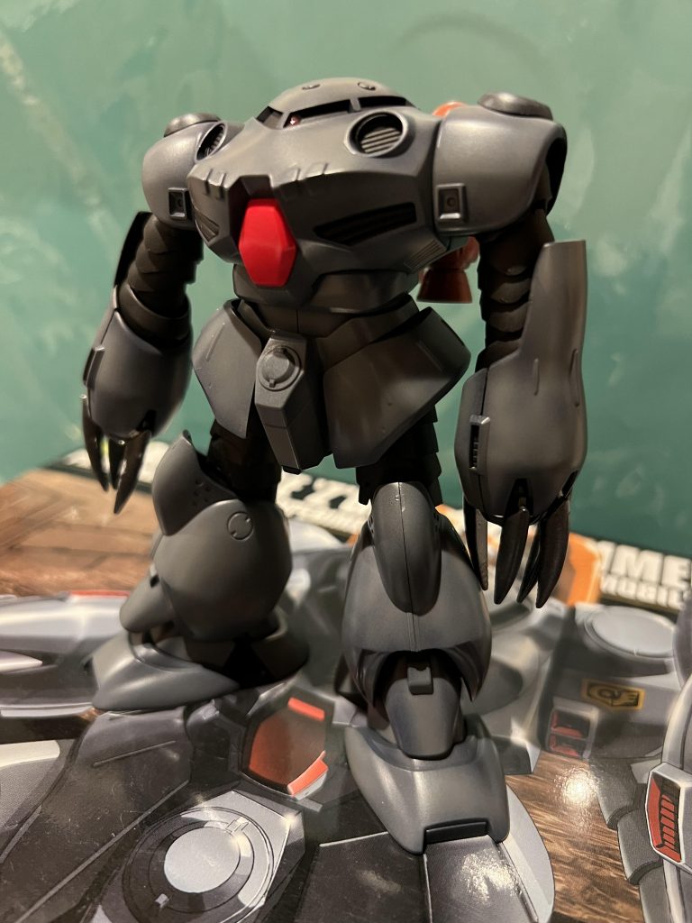 コクピットのハッチだけ黒立ち上げしてなくて普通の赤になってしまった。