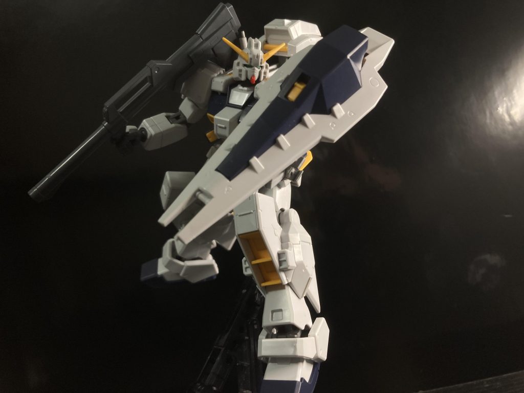 バズーカを持たせて某バトルオペレーションではハイパーバズーカIIらしいのですが持ってるハイパーバズーカIIが色的に似合わなかったのでパワードジムの物を使用しております！