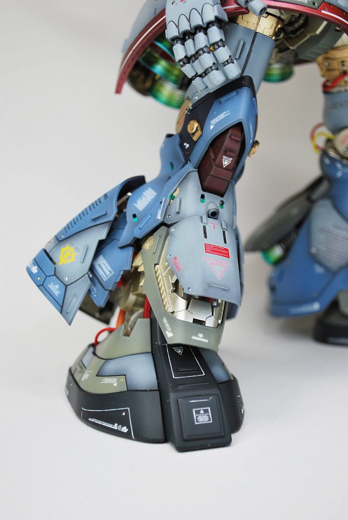 自分でもビックリ!サザビーver.Kaの足が違和感なく移植できました。ドム足は少しプラ板で加工して移植してありますが、こちらも大した改造無しに移植できます。